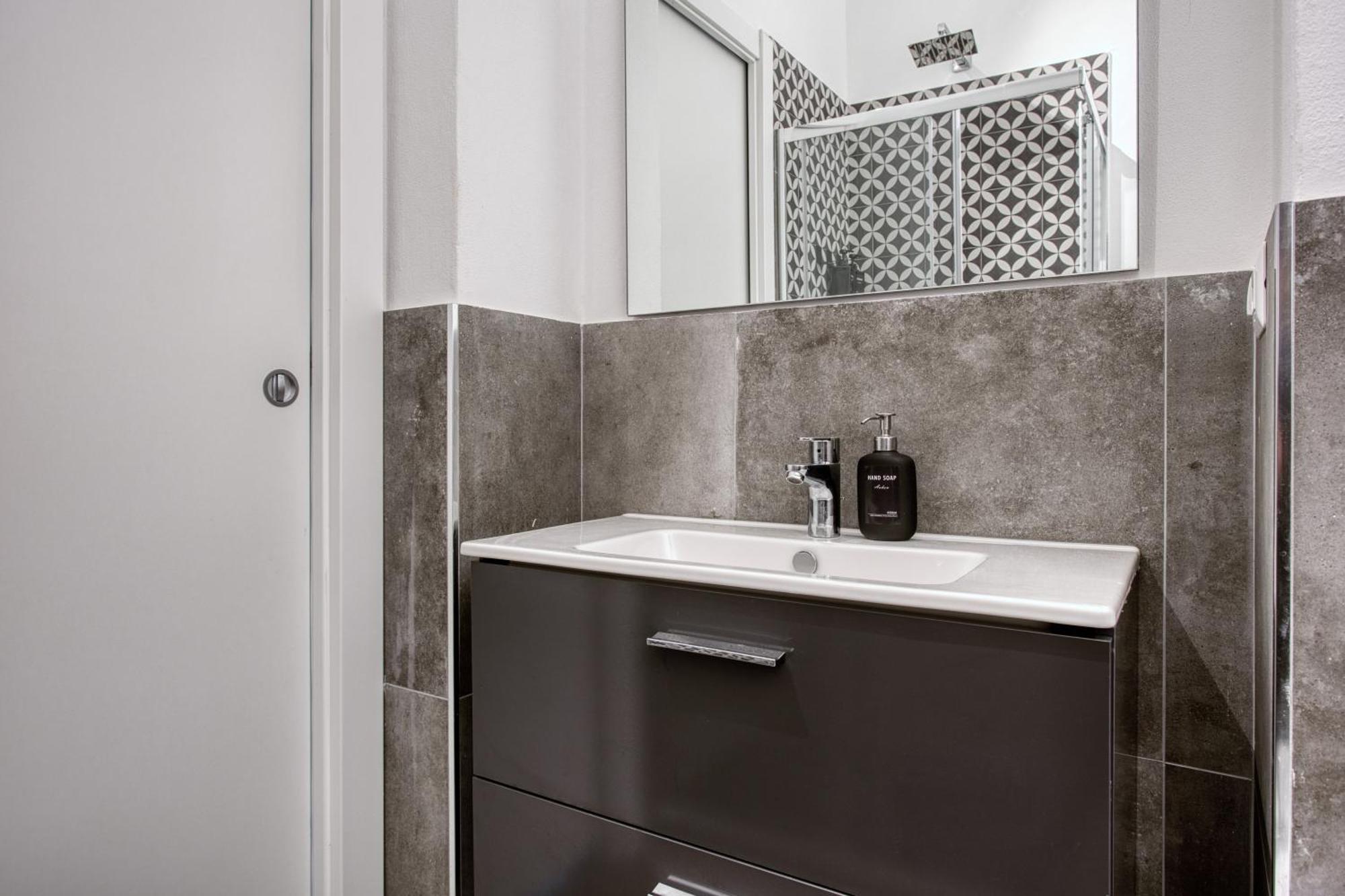 15min To Duomo, Modern 1 Bedrm Flat Ac, 5g Wifi * Milan